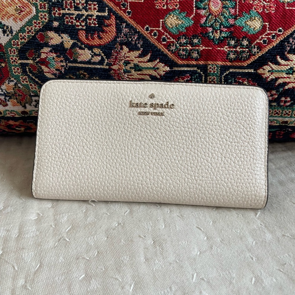 Kate Spade Dumpling Large‎ Slim Bifold Wallet 
COLOR: Parchment